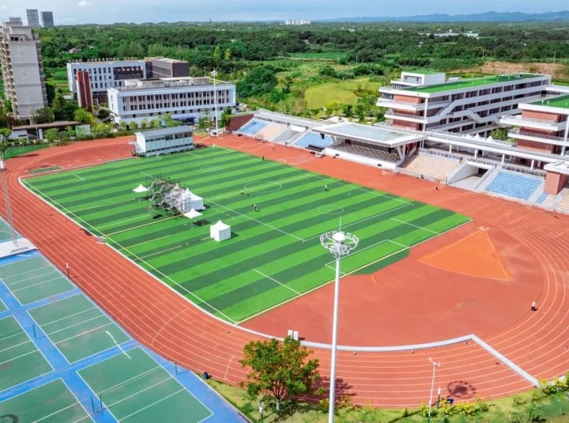 探馆｜学校田径场“变身”世运会赛场，两大项目在此打响